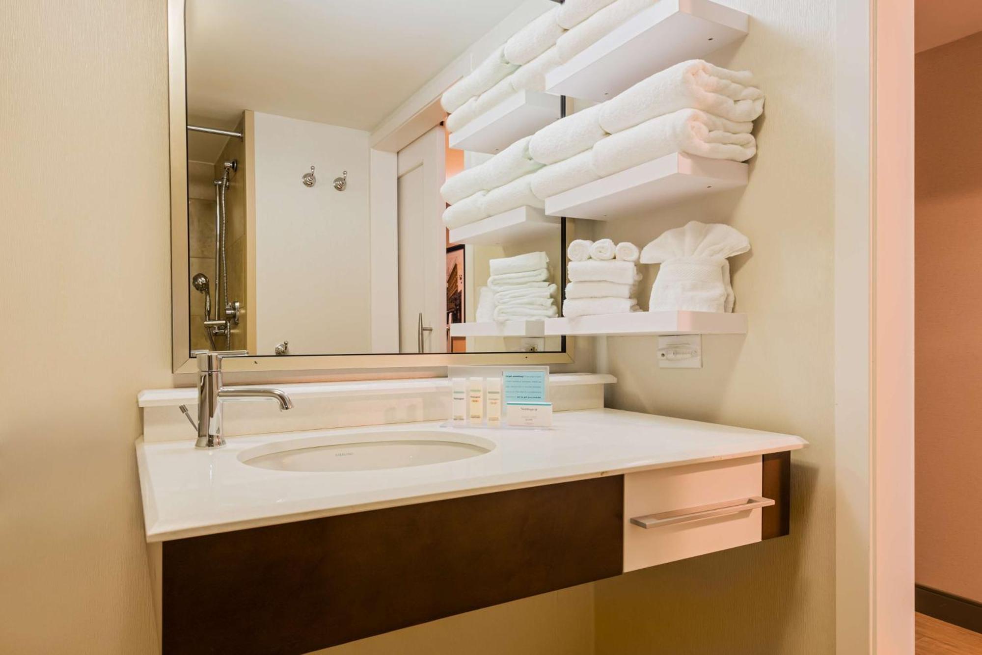 Hotel Hampton Buffalo-airport Galleria Mall 3*